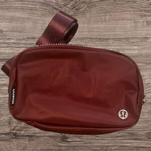 Lululemon Everywhere Belt Bag Red Merlot Maroon Sporty Fanny Pack Travel NWT‎
